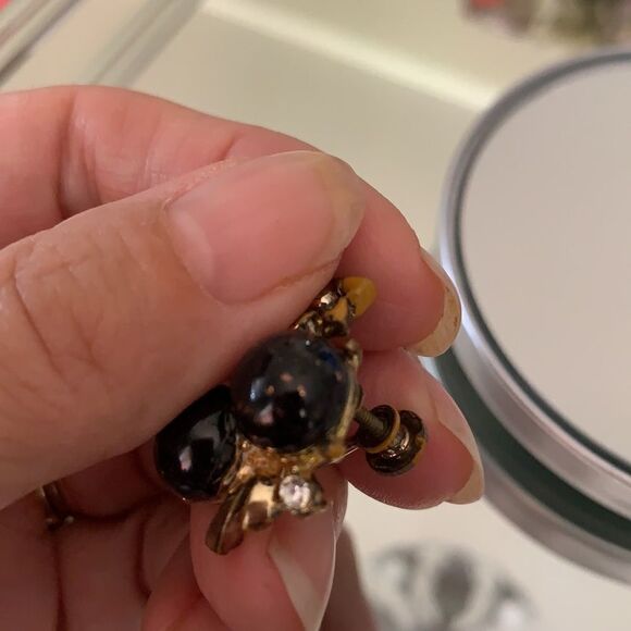 Vtg black flecked stone  screw back earrings - Picture 7 of 7